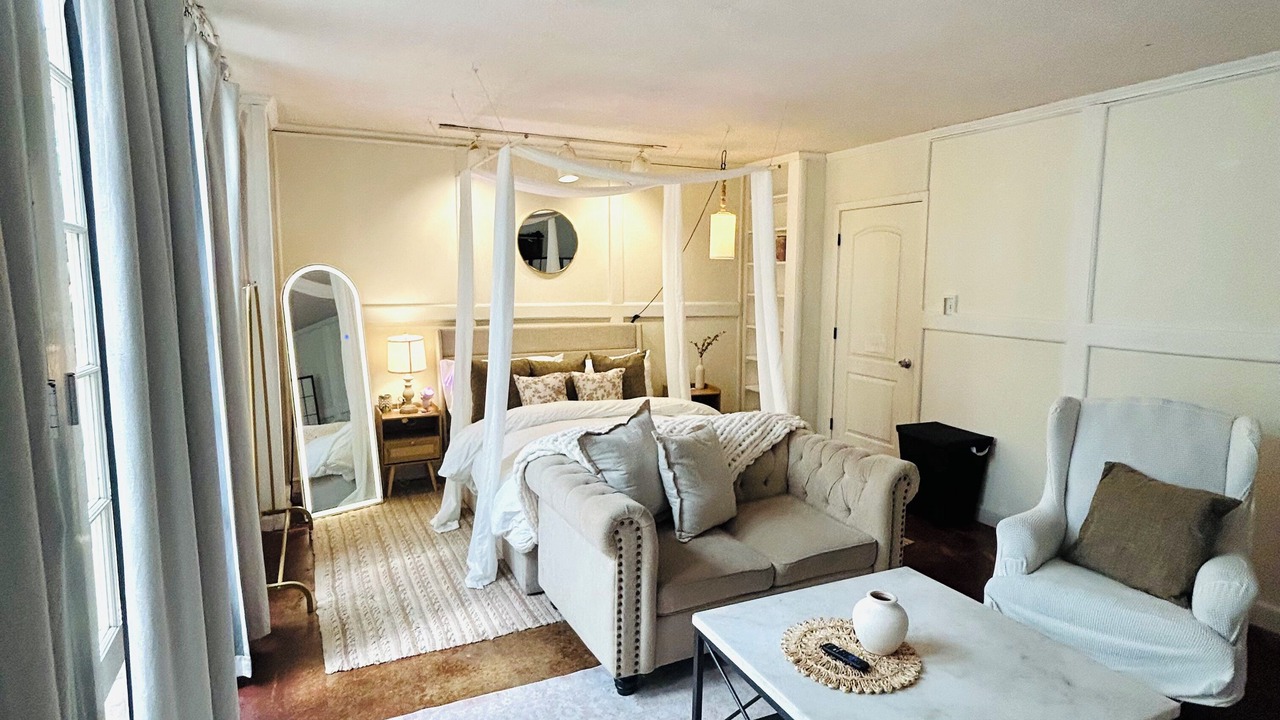 Photo of Bedroom in Sayles Blvd. Area