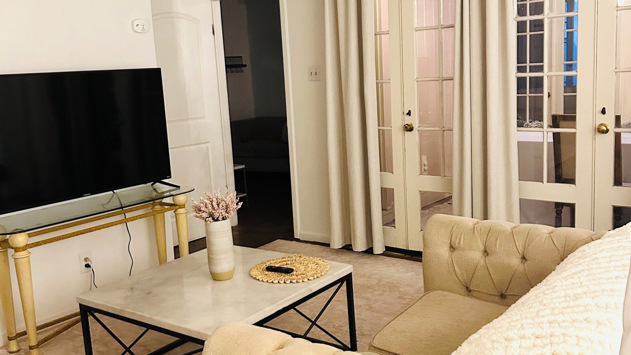 Photo of Livingroom in Sayles Blvd. Area