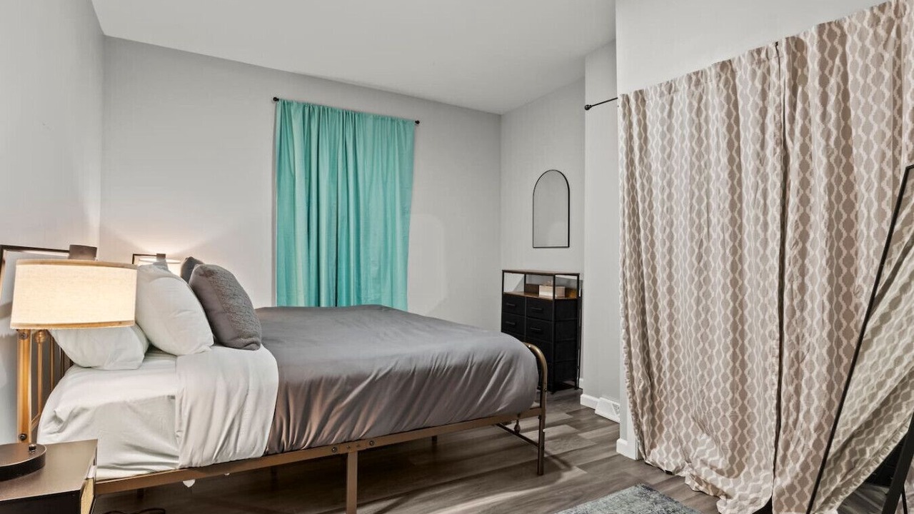 Photo of Bedroom in Lakeview