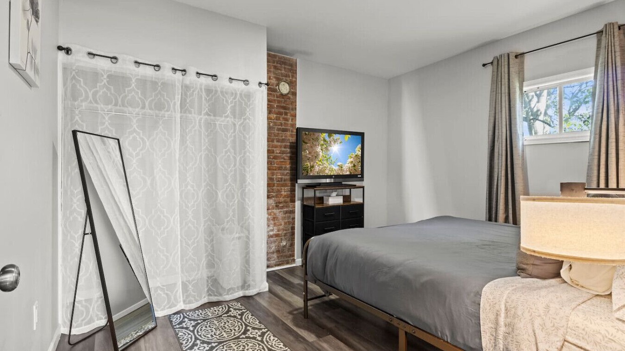 Photo of Bedroom in Lakeview
