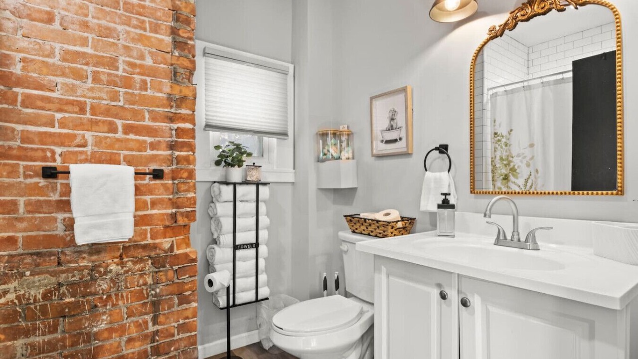 Photo of Bathroom in Lakeview