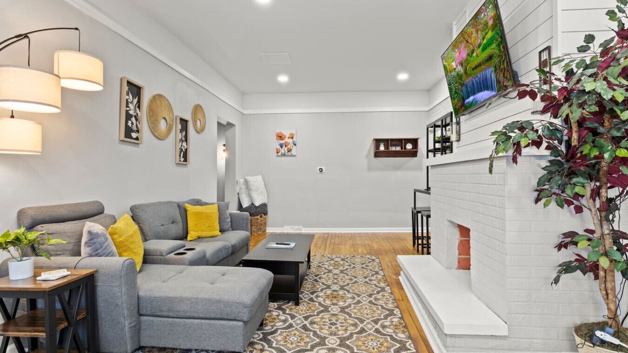 Photo of Livingroom in Lakeview