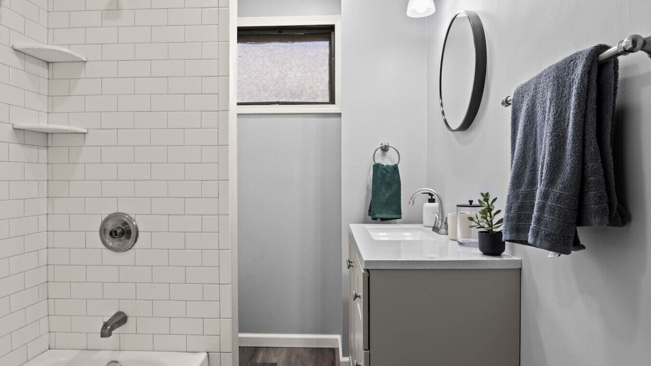 Photo of Bathroom in Lakeview