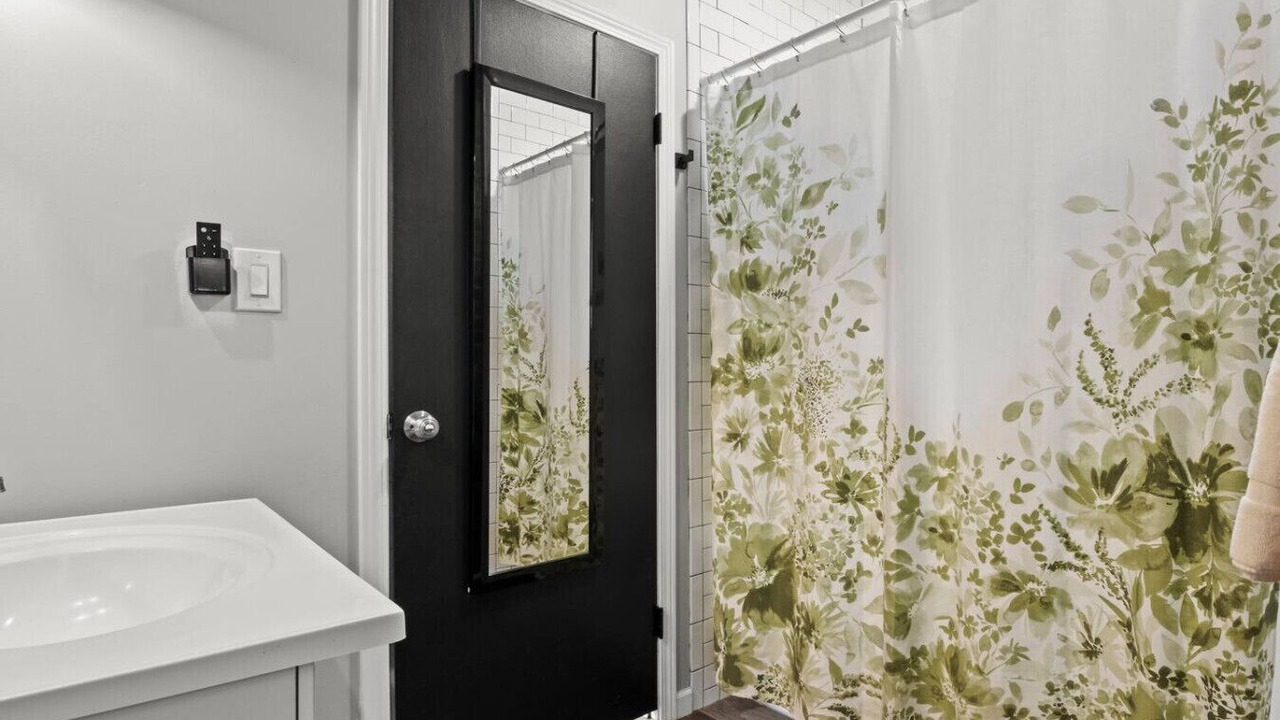 Photo of Bathroom in Lakeview