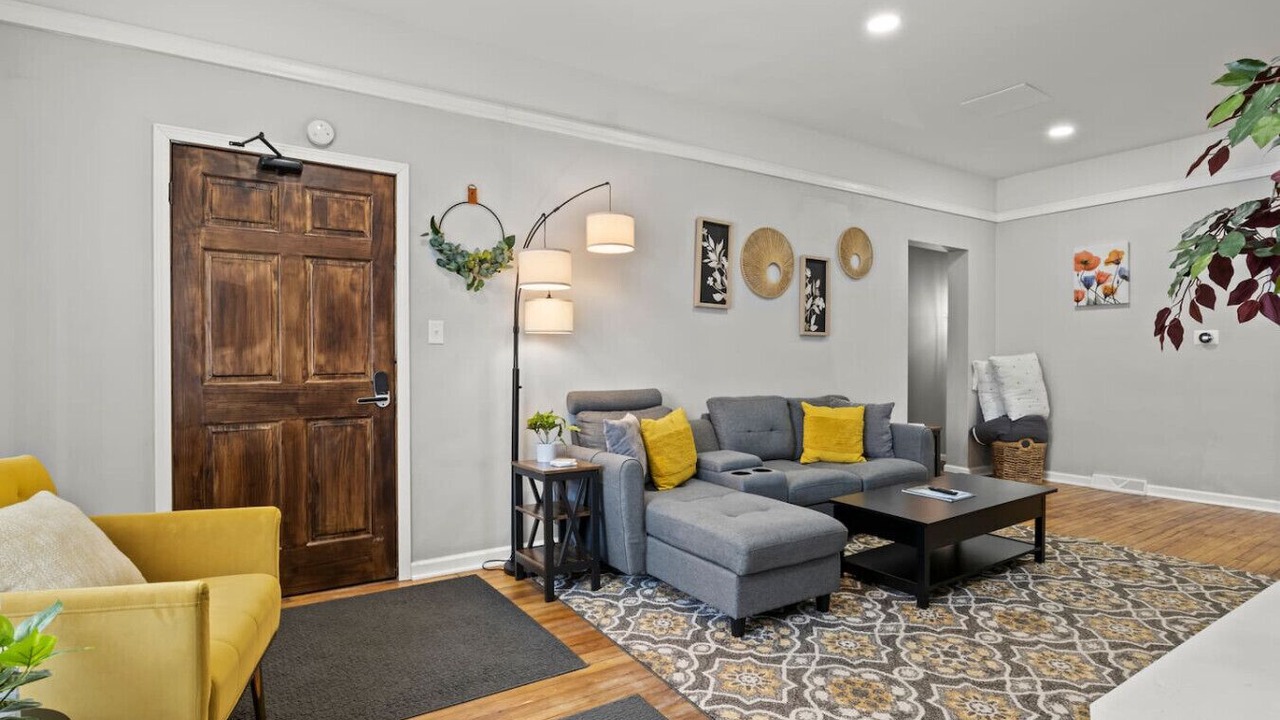 Photo of Livingroom in Lakeview
