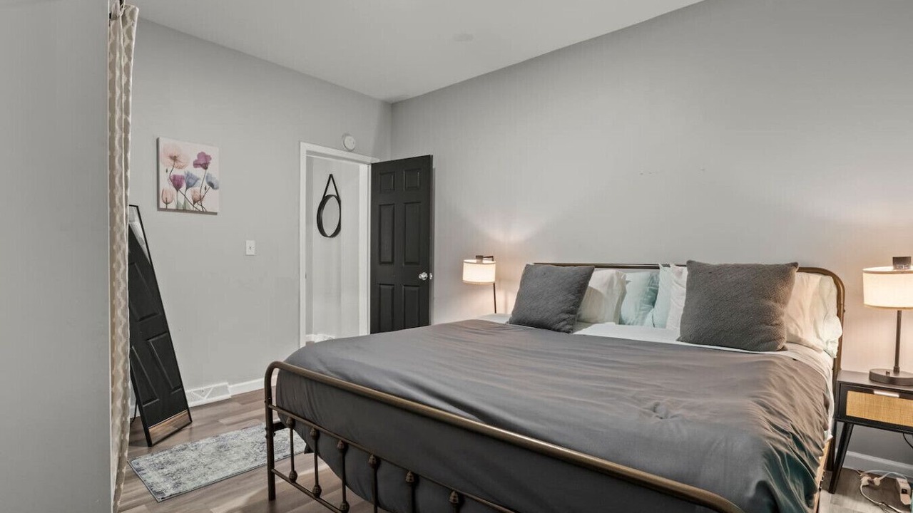 Photo of Bedroom in Lakeview