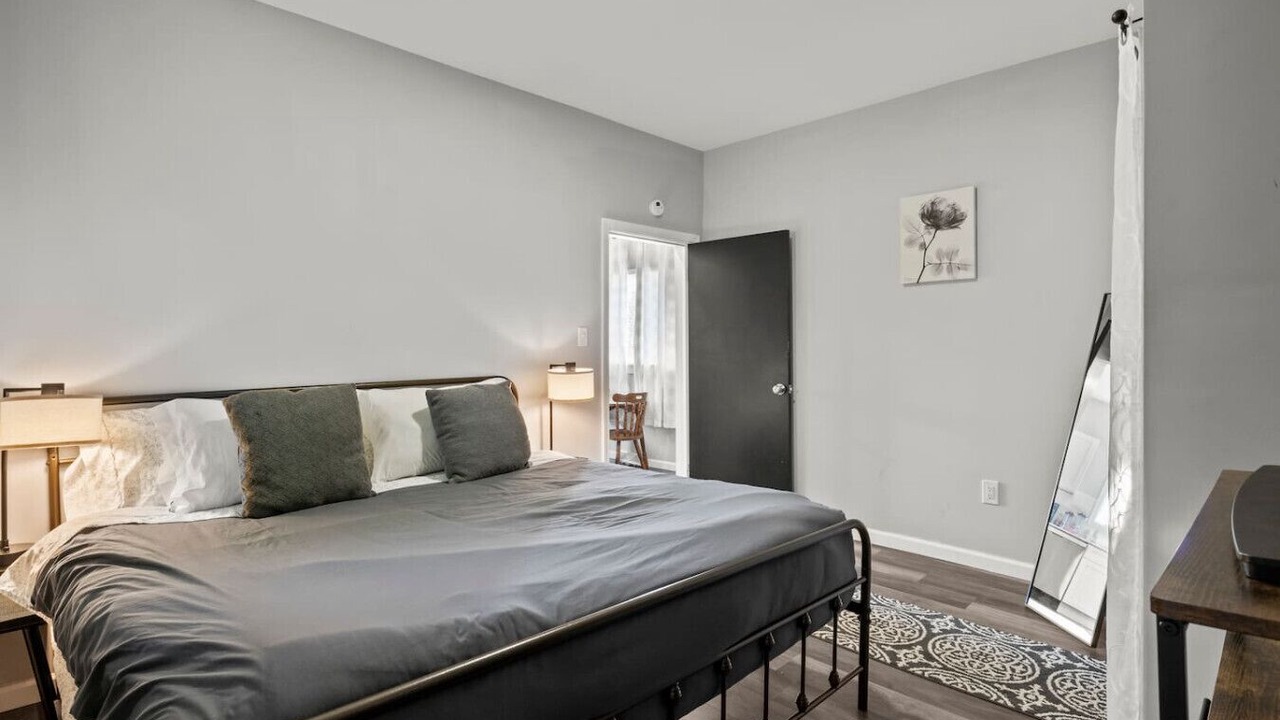 Photo of Bedroom in Lakeview