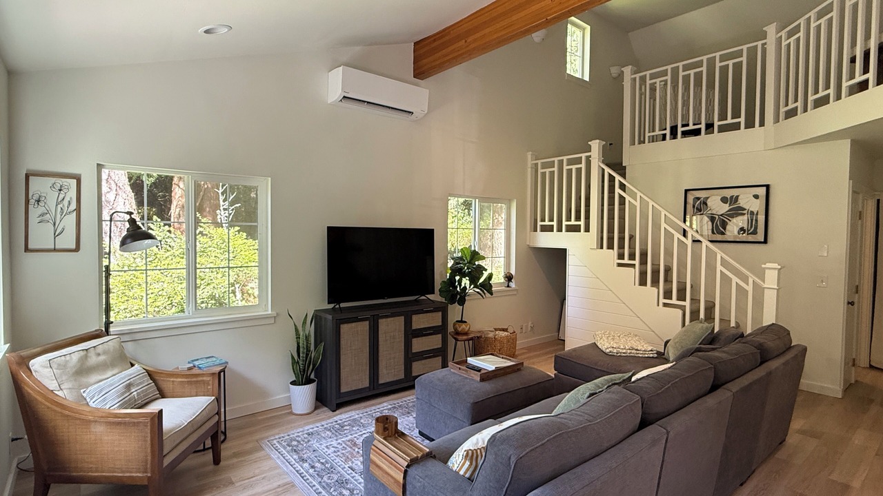 Photo of Livingroom in Rollingbay