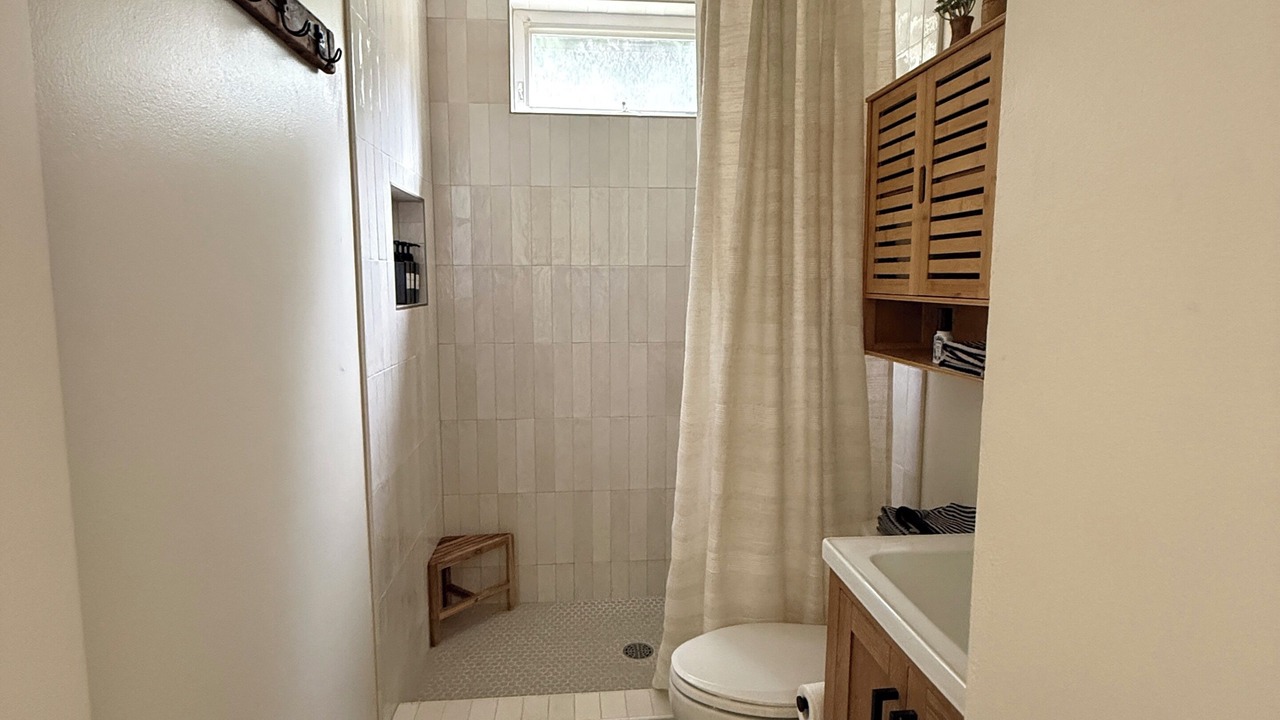 Photo of Bathroom in Rollingbay