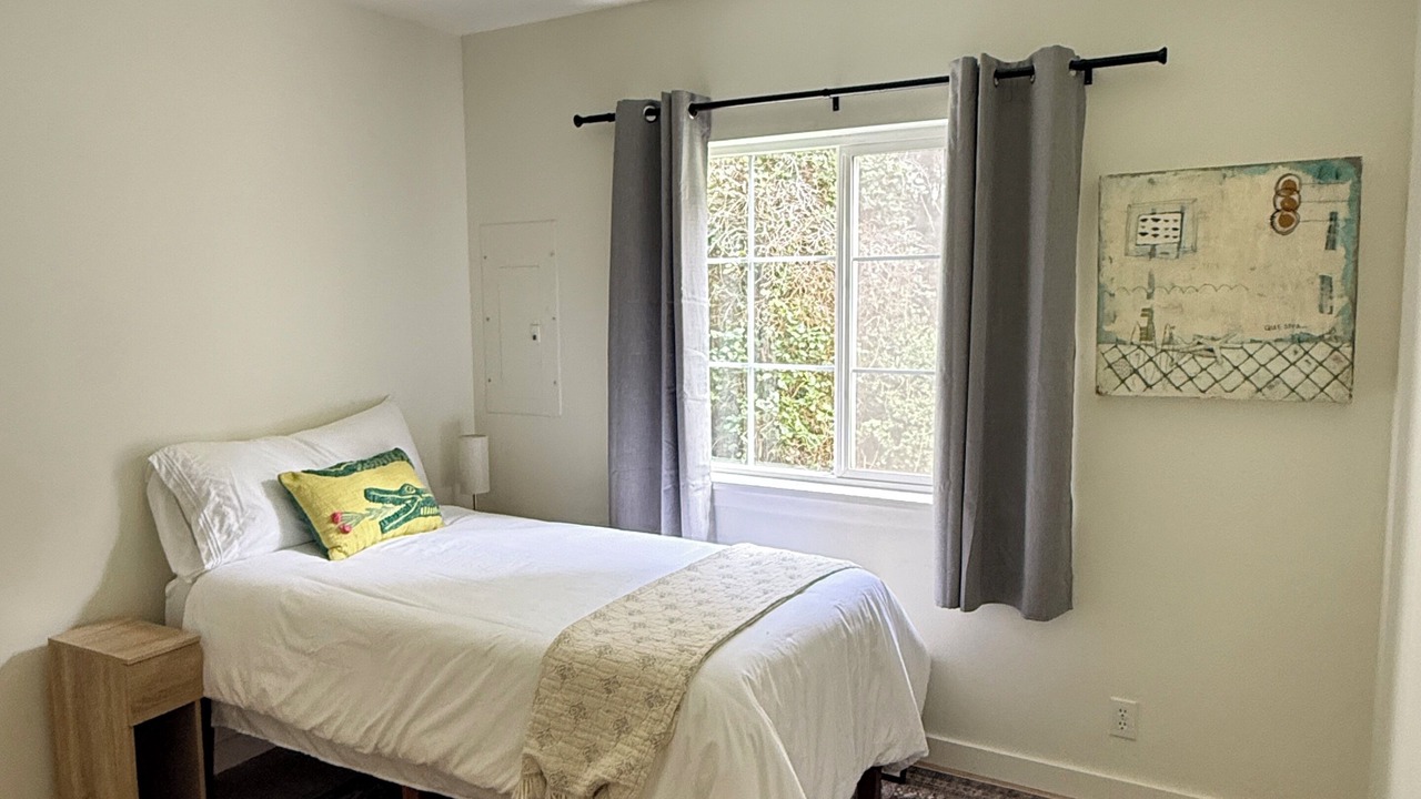 Photo of Bedroom in Rollingbay