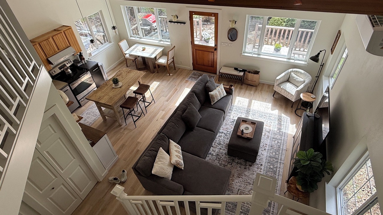 Photo of Livingroom in Rollingbay