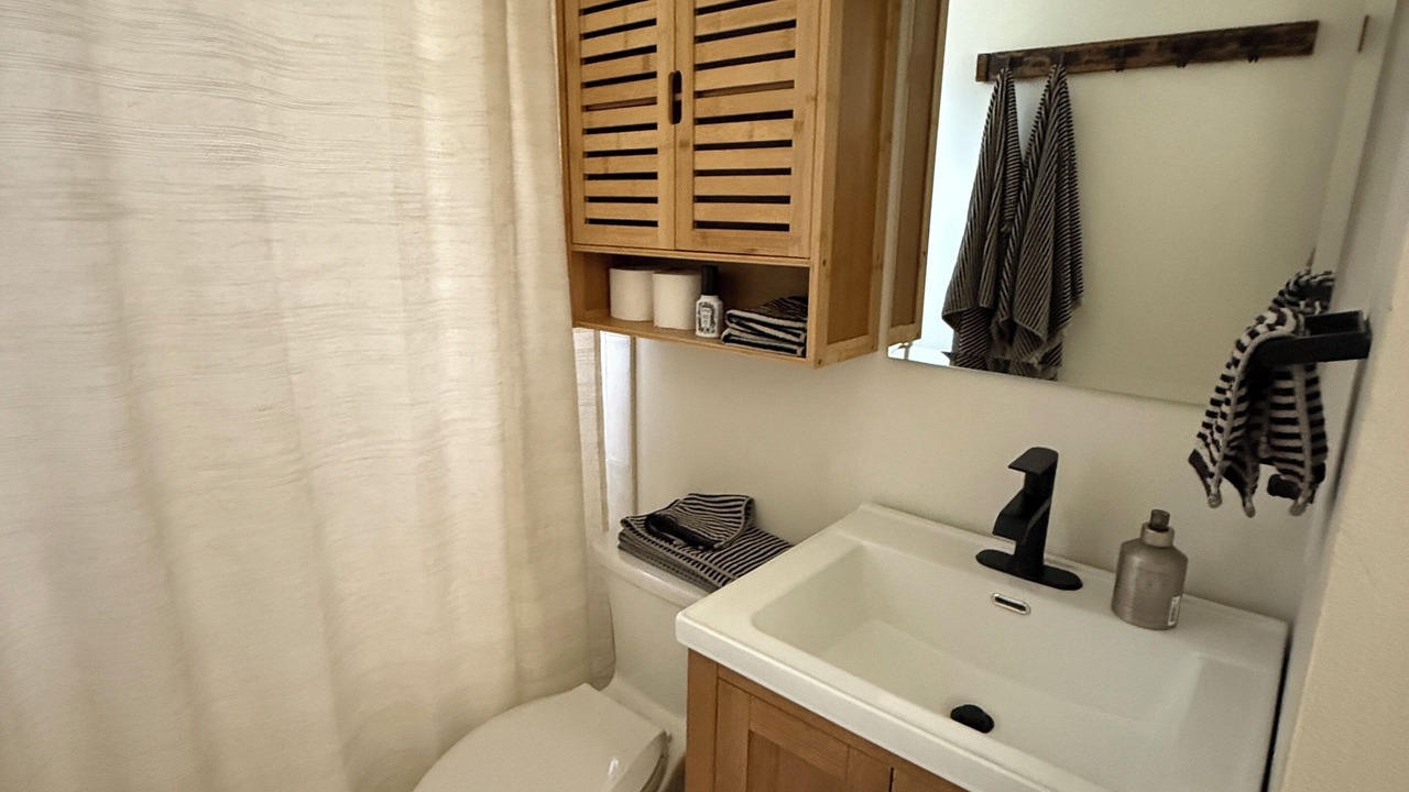 Photo of Bathroom in Rollingbay
