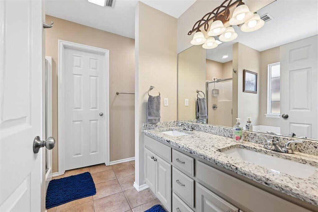 Photo of Bathroom in Glenpool