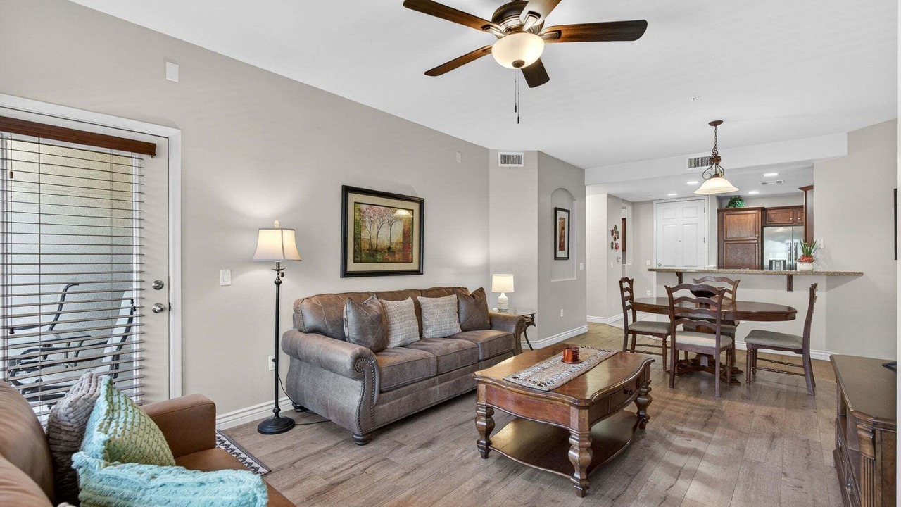 Photo of Livingroom in Desert Ridge