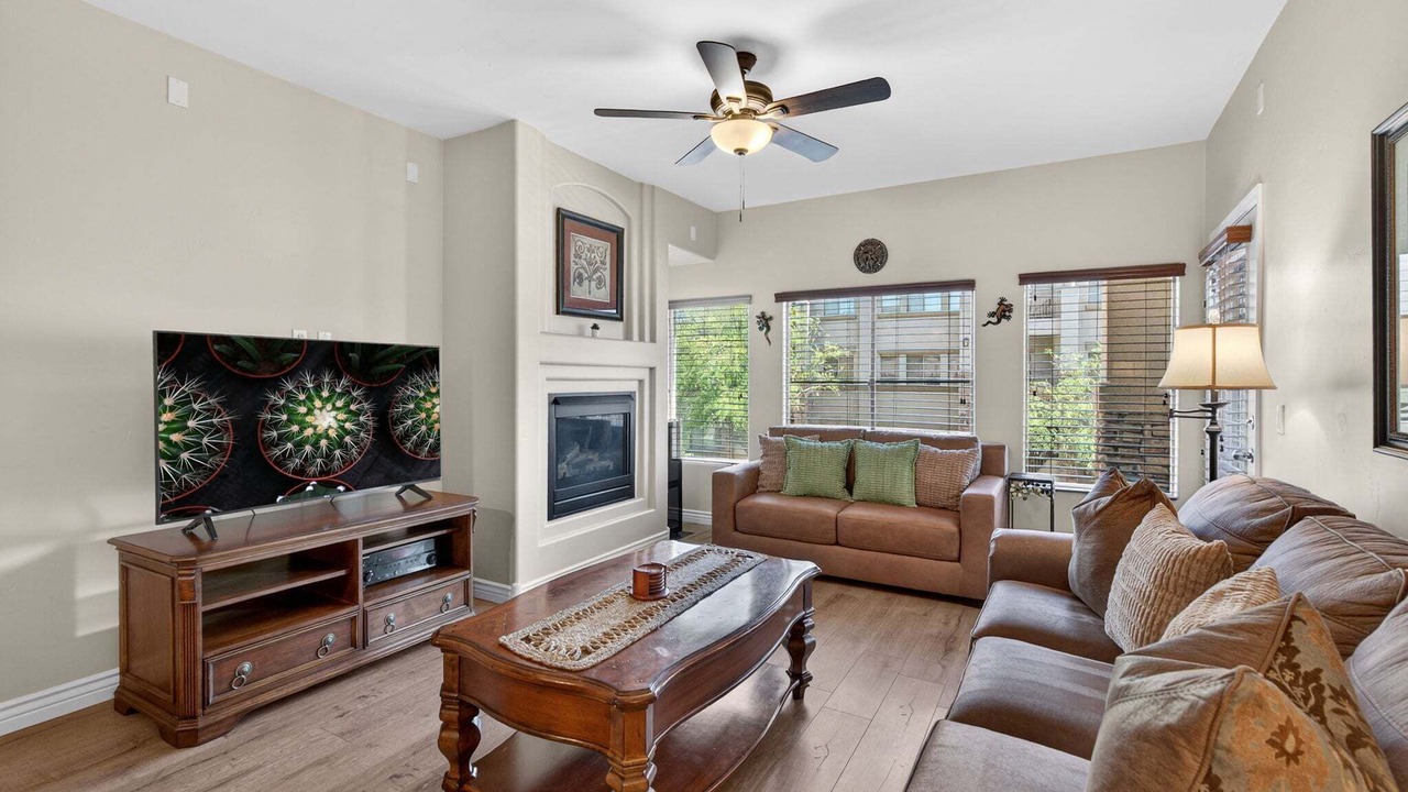 Photo of Livingroom in Desert Ridge