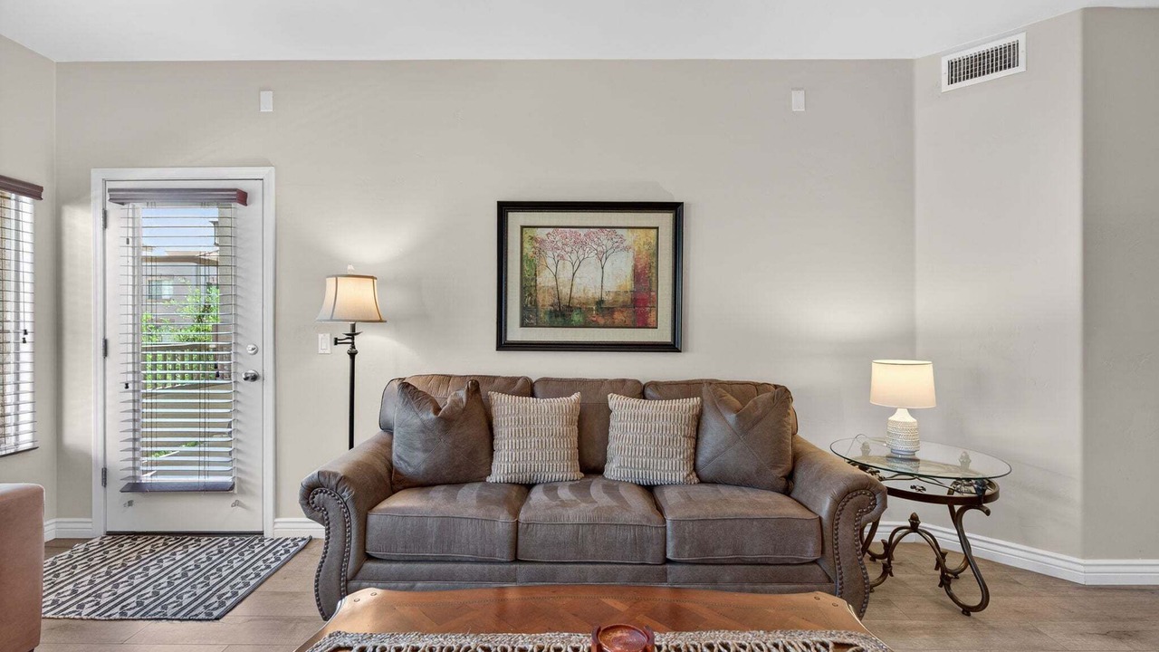 Photo of Livingroom in Desert Ridge