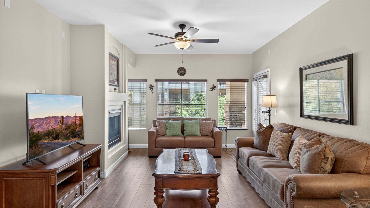 Photo of Livingroom in Desert Ridge