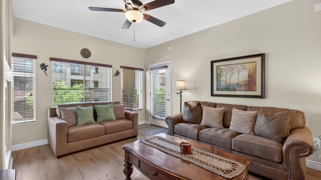 Photo of Livingroom in Desert Ridge