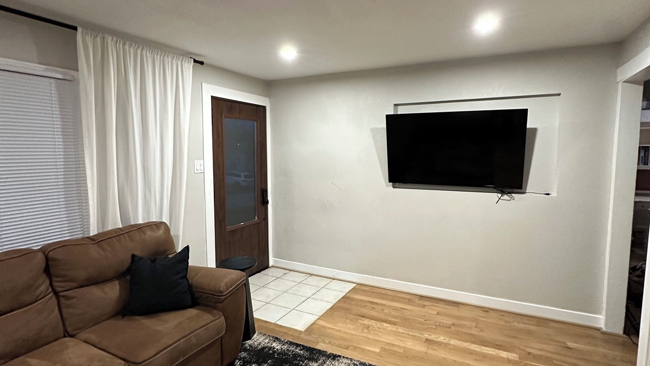 Photo of Livingroom in Airport Township