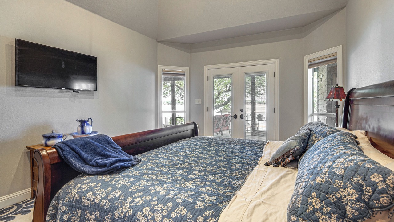 Photo of Bedroom in Cedar Creek Reservoir
