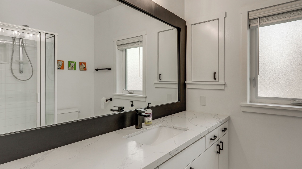 Photo of Bathroom in Broadway