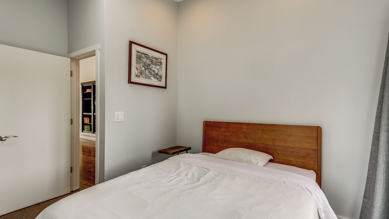 Photo of Bedroom in Broadway