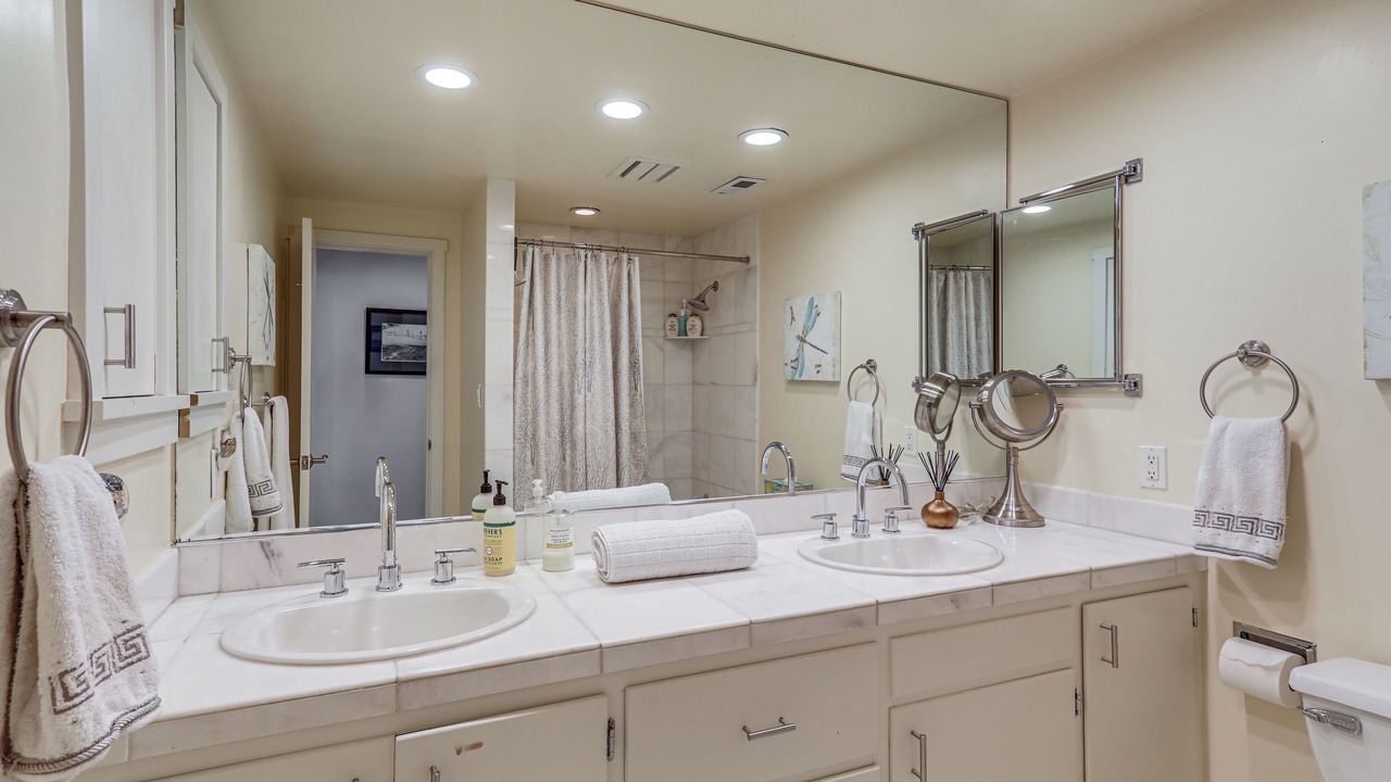 Photo of Bathroom in Broadway