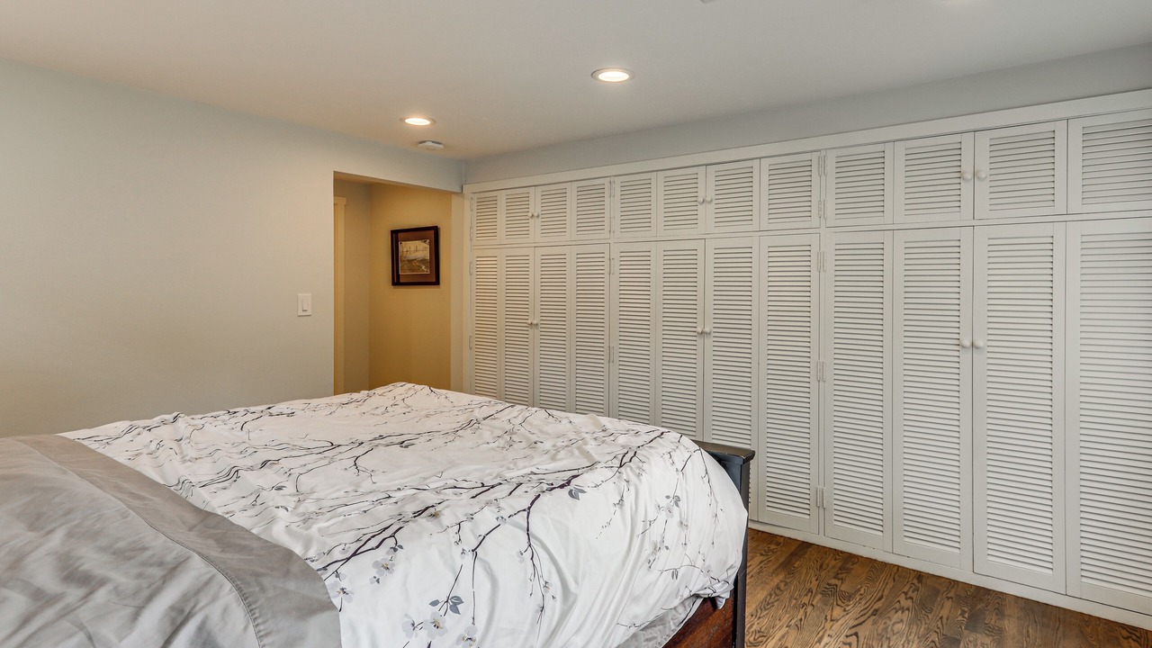 Photo of Bedroom in Broadway