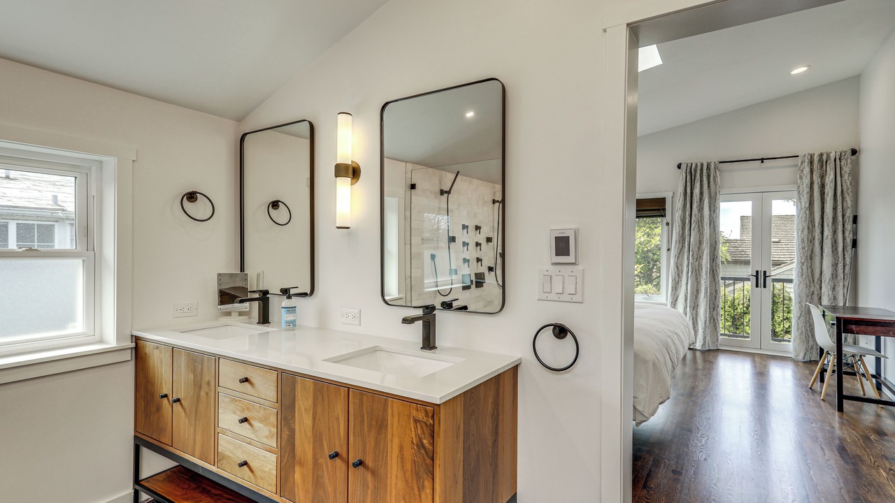 Photo of Bathroom in Broadway