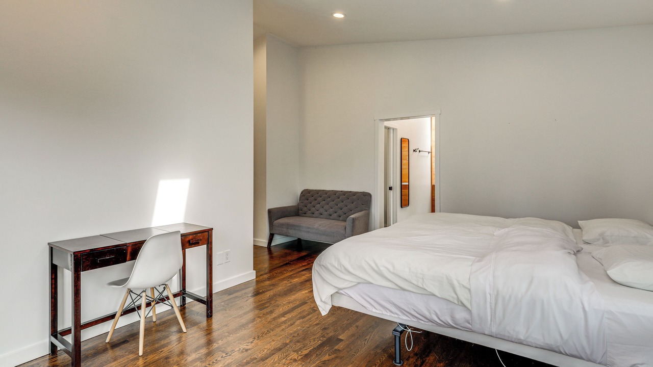 Photo of Bedroom in Broadway