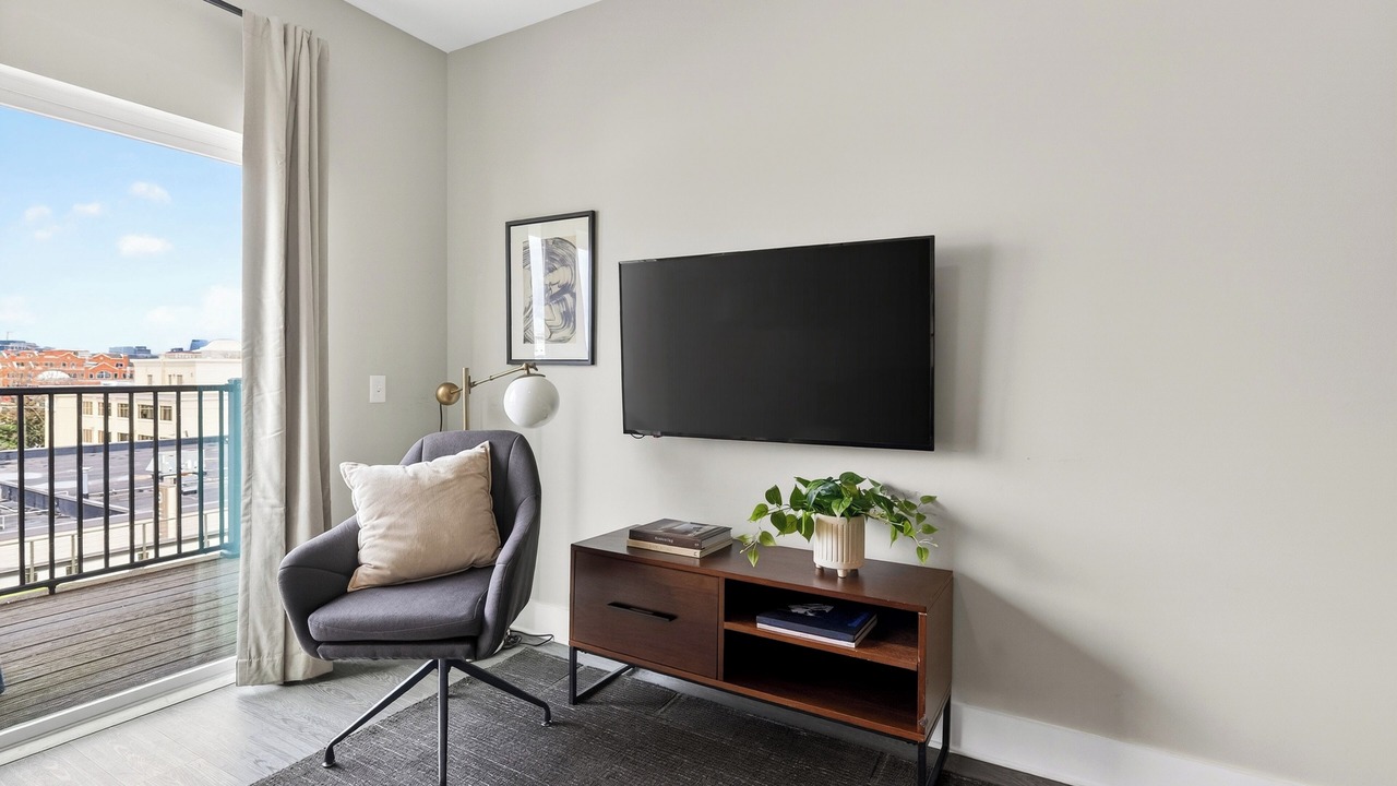 Photo of Livingroom in Hillsboro West End