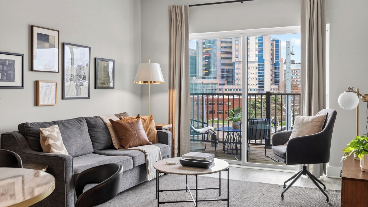 Photo of Livingroom in Hillsboro West End