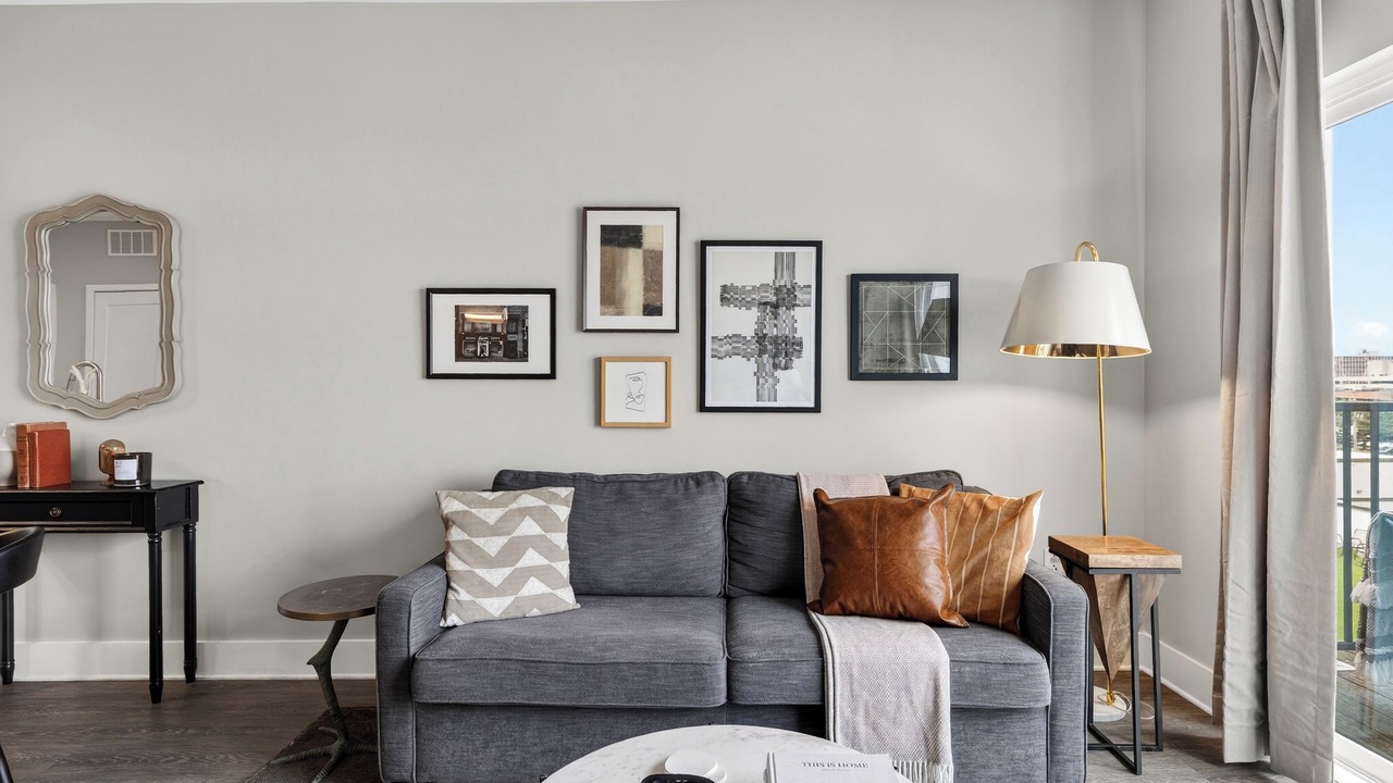 Photo of Livingroom in Hillsboro West End