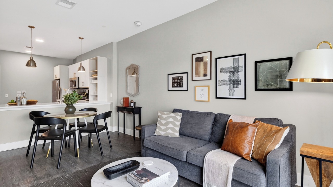 Photo of Livingroom in Hillsboro West End