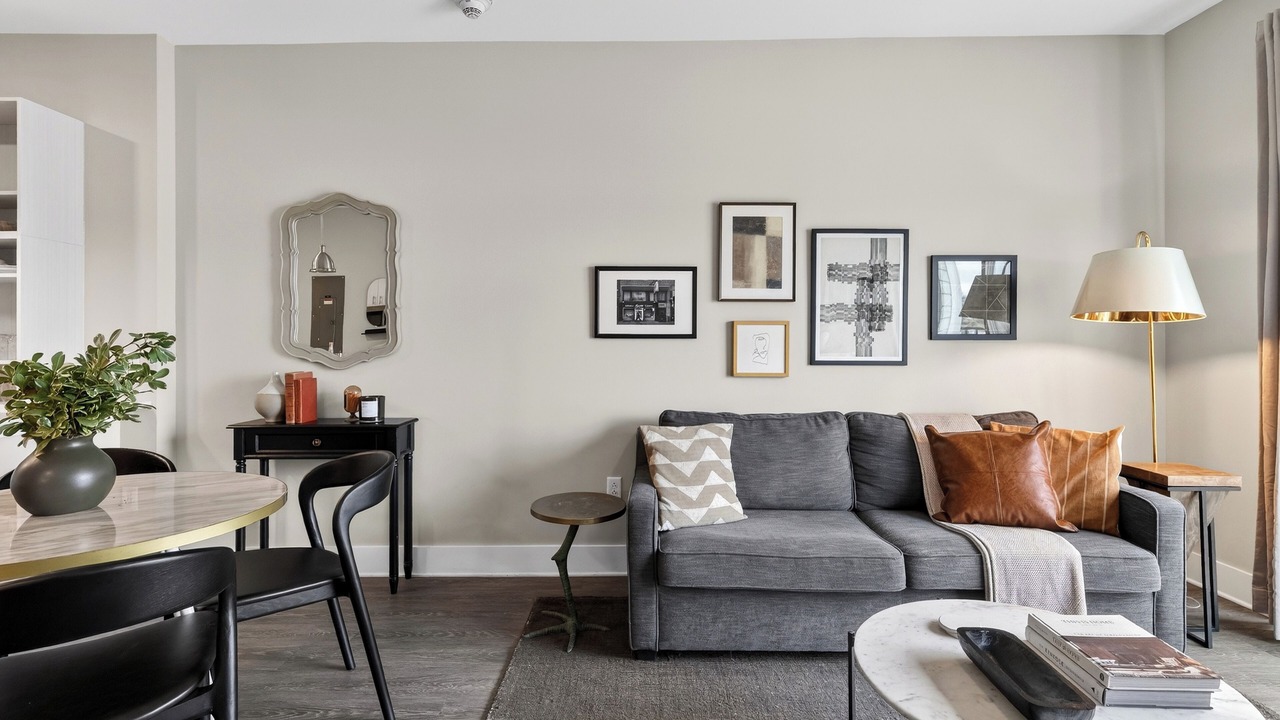 Photo of Livingroom in Hillsboro West End