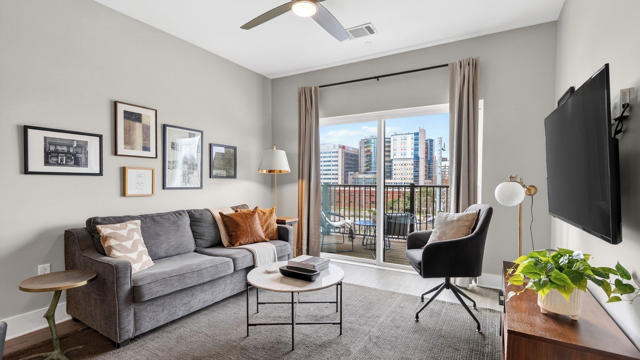 Photo of Livingroom in Hillsboro West End