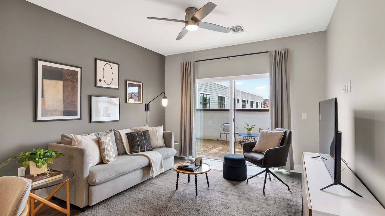 Photo of Livingroom in Hillsboro West End