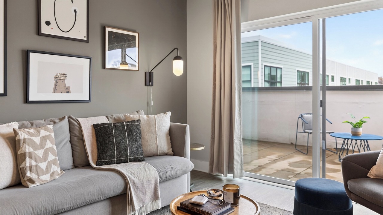 Photo of Livingroom in Hillsboro West End