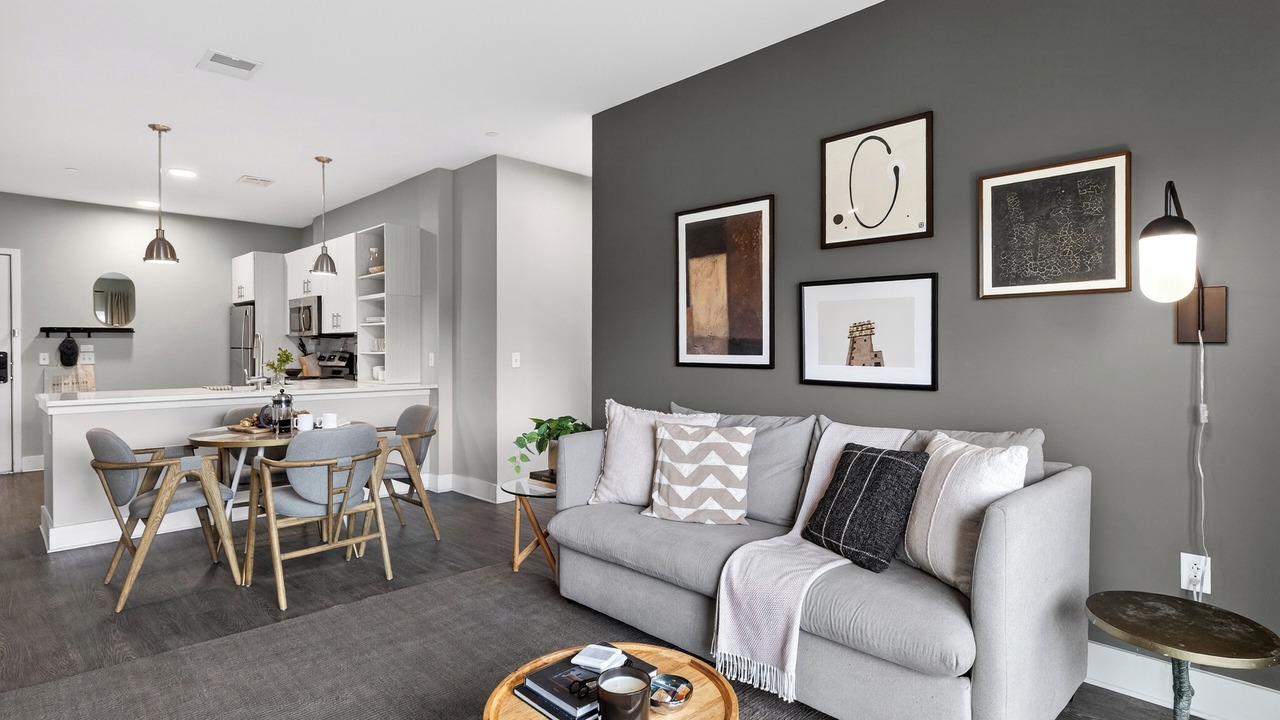 Photo of Livingroom in Hillsboro West End
