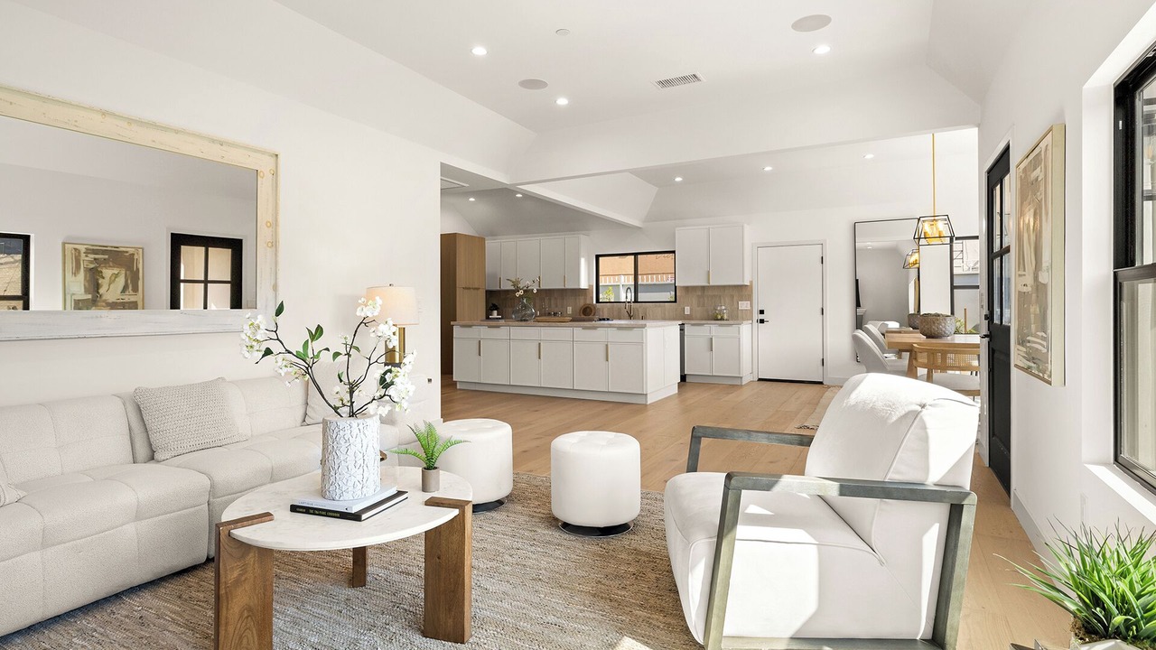 Photo of Livingroom in West Los Angeles