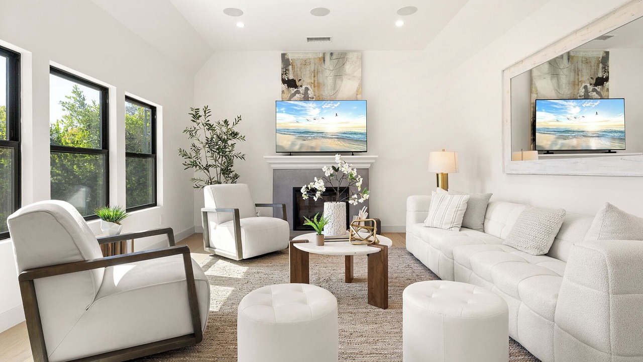 Photo of Livingroom in West Los Angeles