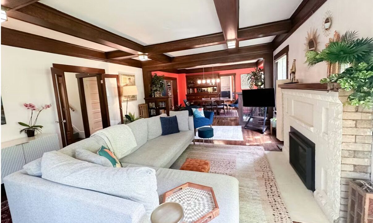 Photo of Livingroom in East Queen Anne
