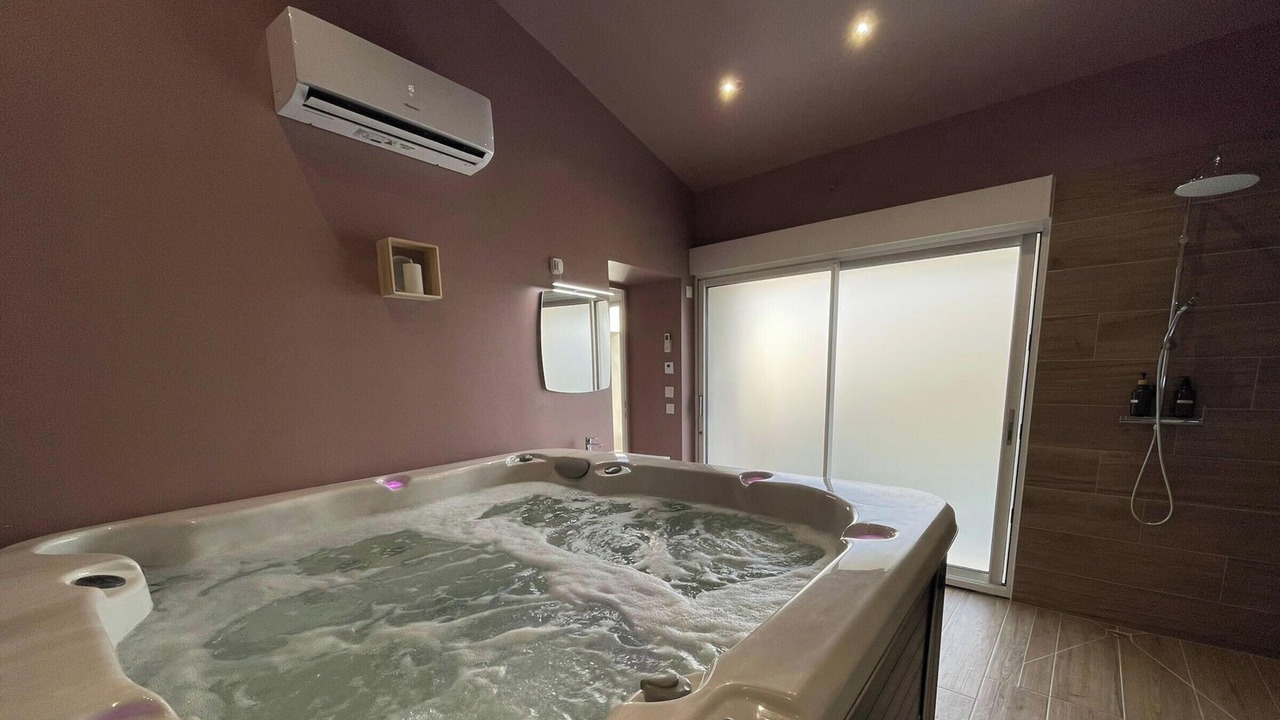 Photo of Bathroom in Saint-Vincent-Sterlanges