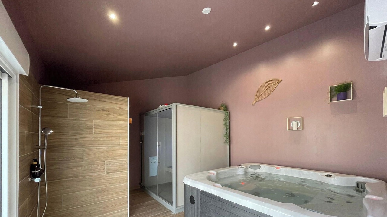 Photo of Bathroom in Saint-Vincent-Sterlanges