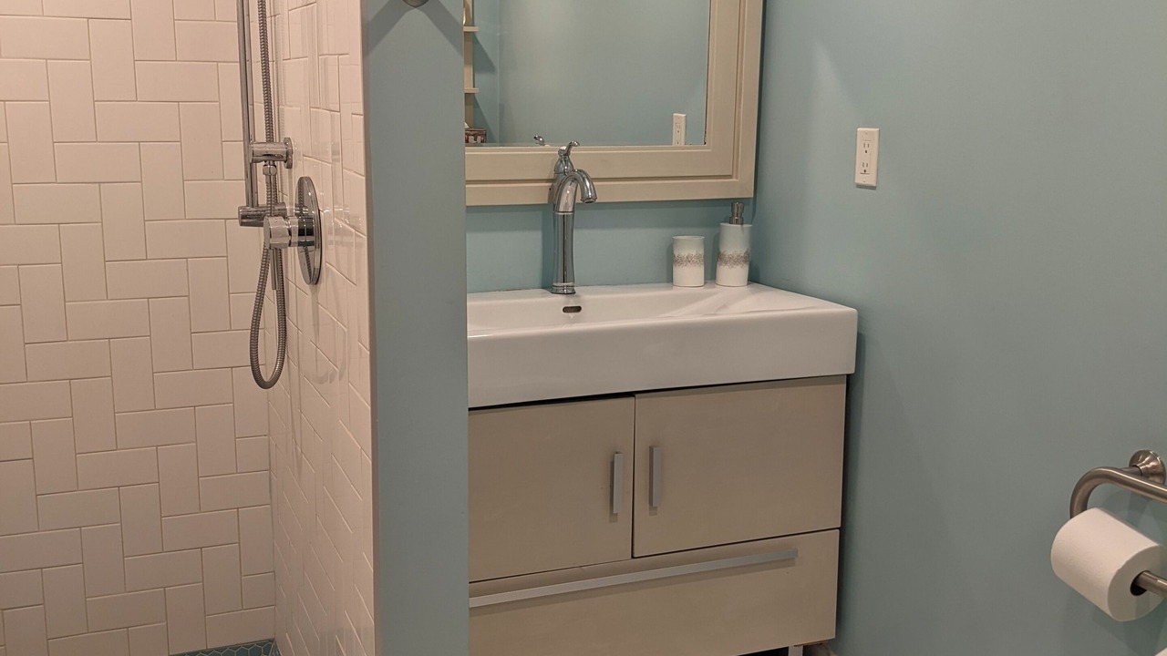 Photo of Bathroom in Harwood