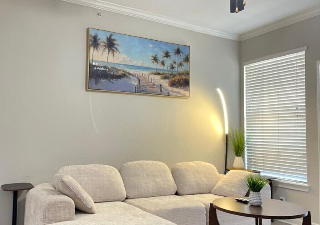Photo of Livingroom in Alden Bridge