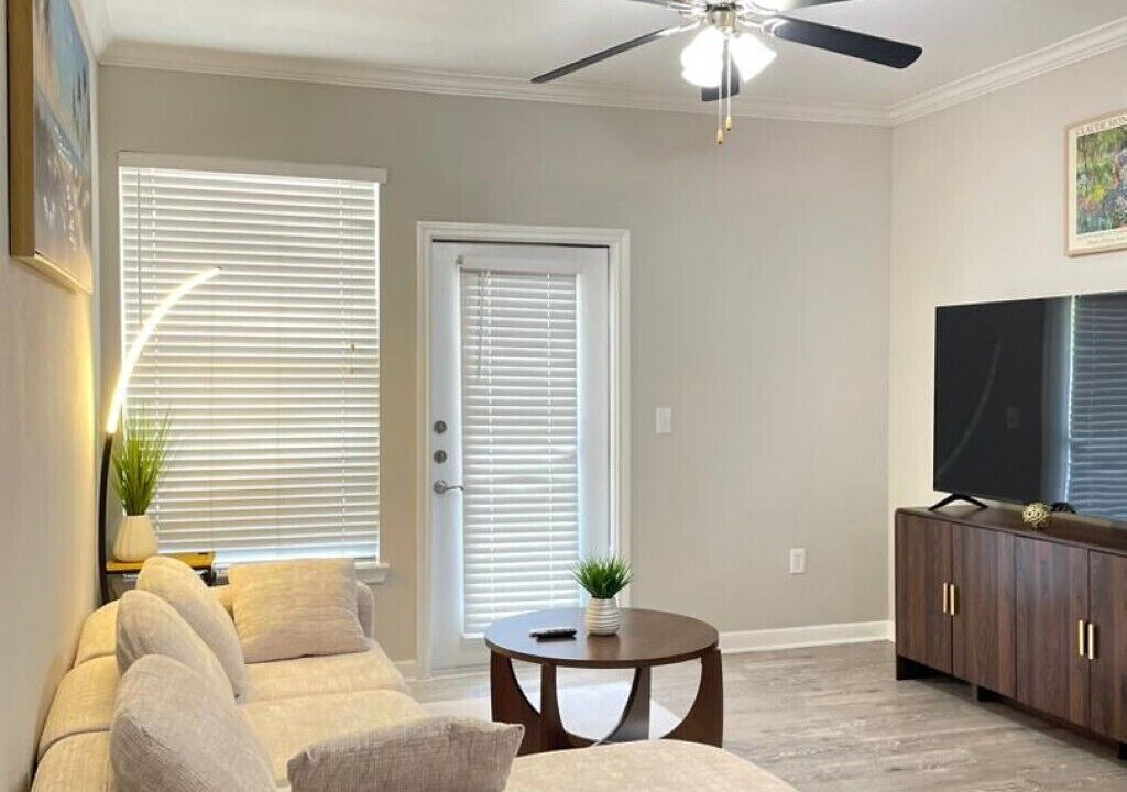 Photo of Livingroom in Alden Bridge
