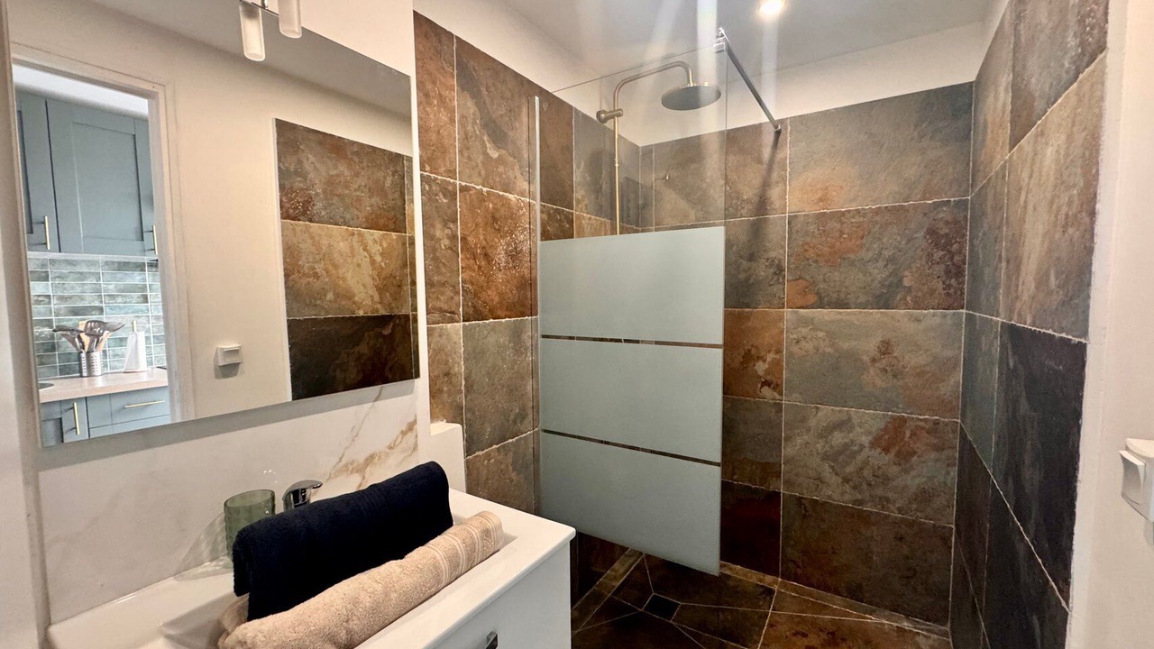 Photo of Bathroom in Eleu-dit-Leauwette