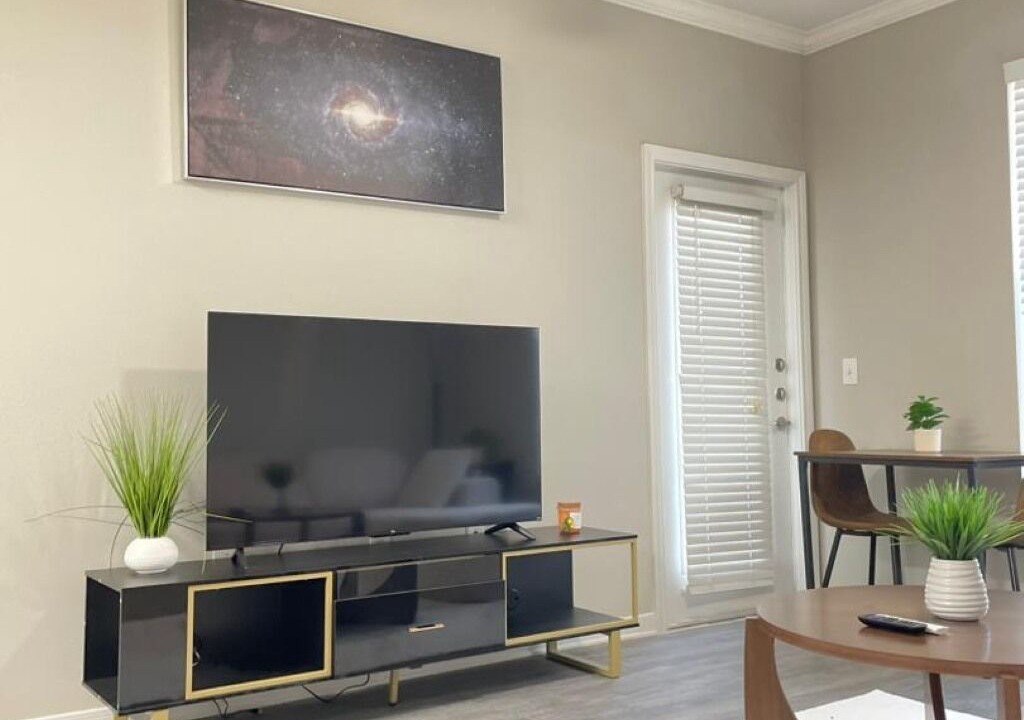 Photo of Livingroom in Alden Bridge