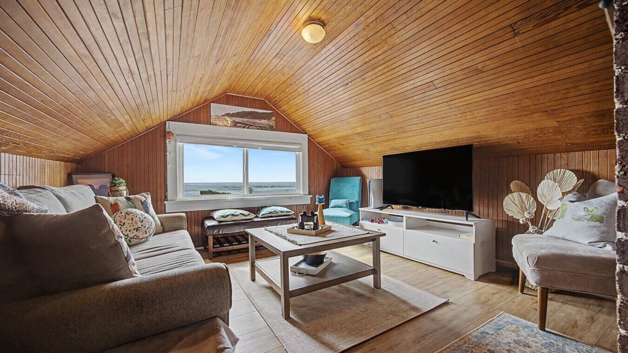 Photo of Livingroom in Rockaway Beach